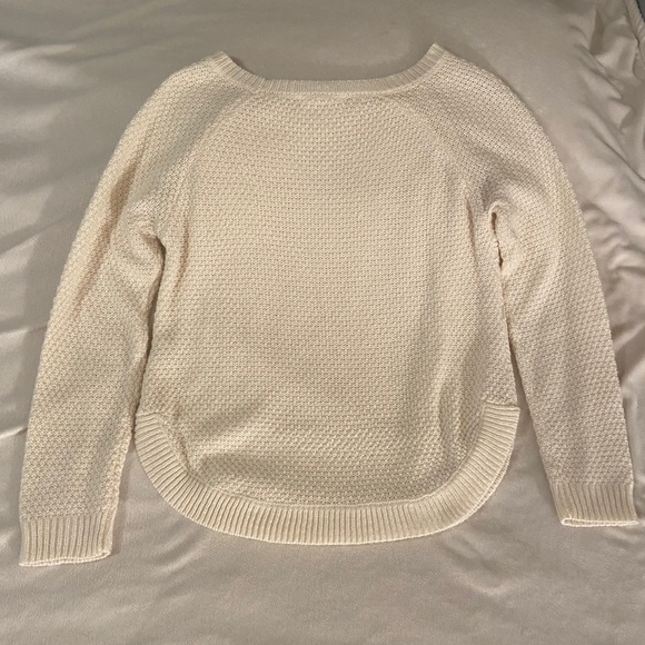 $10 - Ladies beautiful rose front sweater - Picture 3 of 7
